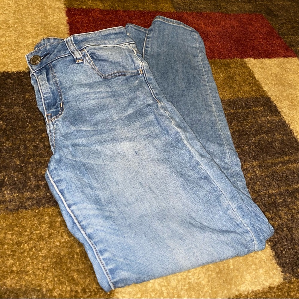 American Eagle Size 10 Long Light Wash Jean | Jegging *No Holes*